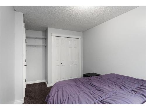 206 Carteret Drive, Fort Mcmurray, AB - Indoor Photo Showing Bedroom