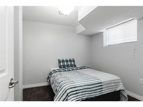 206 Carteret Drive, Fort Mcmurray, AB - Indoor Photo Showing Bedroom