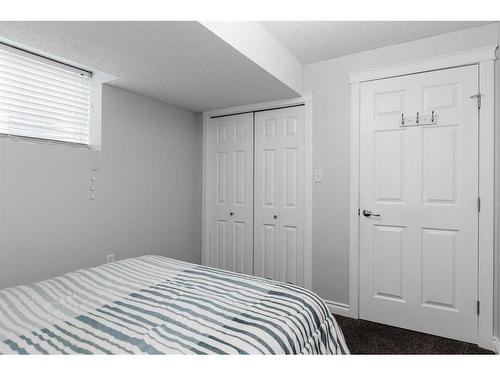 206 Carteret Drive, Fort Mcmurray, AB - Indoor Photo Showing Bedroom