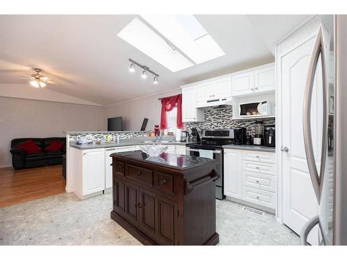 165 Mitchell Drive, Fort Mcmurray, AB - Indoor Photo Showing Kitchen