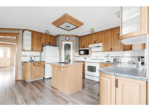 132 Westwood Drive, Fort Mcmurray, AB - Indoor Photo Showing Kitchen