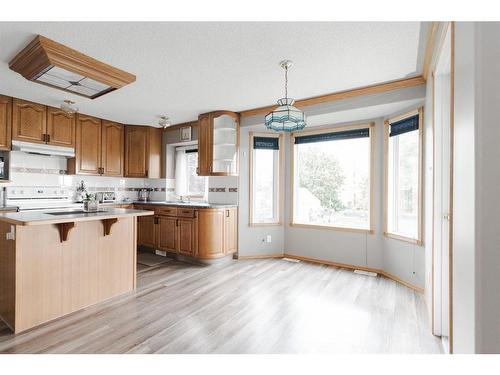 132 Westwood Drive, Fort Mcmurray, AB - Indoor Photo Showing Kitchen