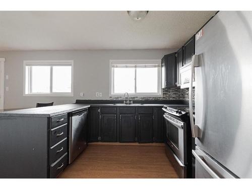 110 Leigh Crescent, Fort Mcmurray, AB - Indoor Photo Showing Kitchen