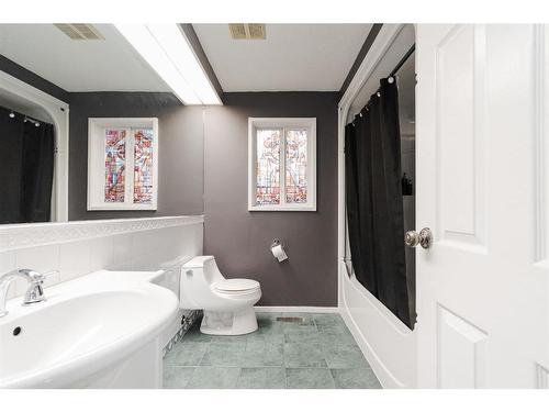 110 Leigh Crescent, Fort Mcmurray, AB - Indoor Photo Showing Bathroom