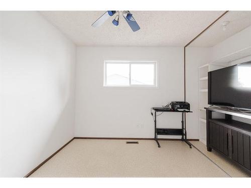 110 Leigh Crescent, Fort Mcmurray, AB - Indoor Photo Showing Other Room