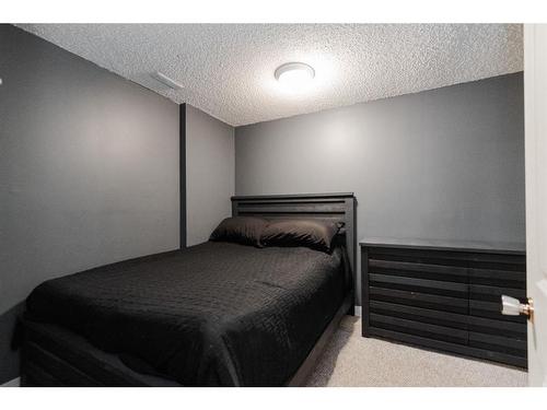 110 Leigh Crescent, Fort Mcmurray, AB - Indoor Photo Showing Bedroom