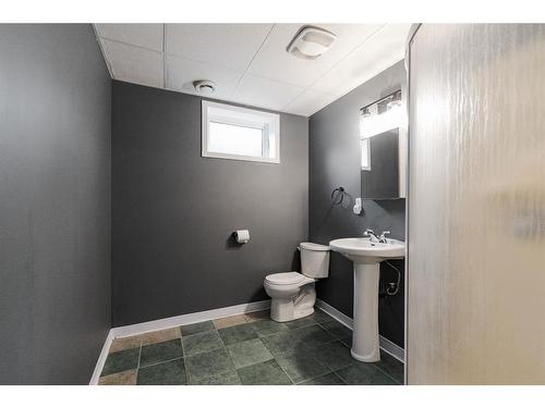 110 Leigh Crescent, Fort Mcmurray, AB - Indoor Photo Showing Bathroom