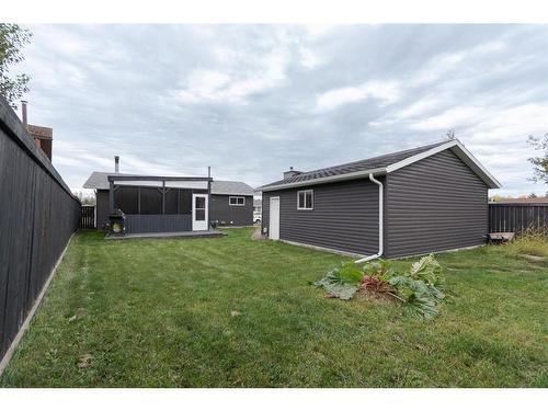 110 Leigh Crescent, Fort Mcmurray, AB - Outdoor With Exterior