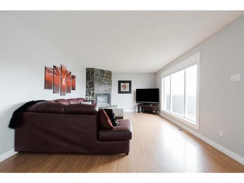 110 Leigh Crescent, Fort Mcmurray, AB - Indoor Photo Showing Living Room