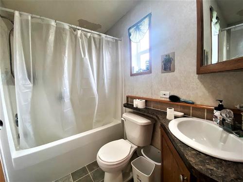 183 Grenoble Crescent, Fort Mcmurray, AB - Indoor Photo Showing Bathroom