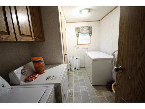 183 Grenoble Crescent, Fort Mcmurray, AB - Indoor Photo Showing Laundry Room