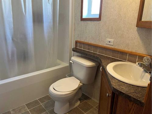 183 Grenoble Crescent, Fort Mcmurray, AB - Indoor Photo Showing Bathroom