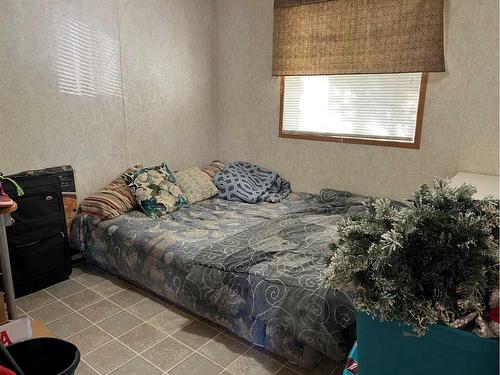 183 Grenoble Crescent, Fort Mcmurray, AB - Indoor Photo Showing Bedroom