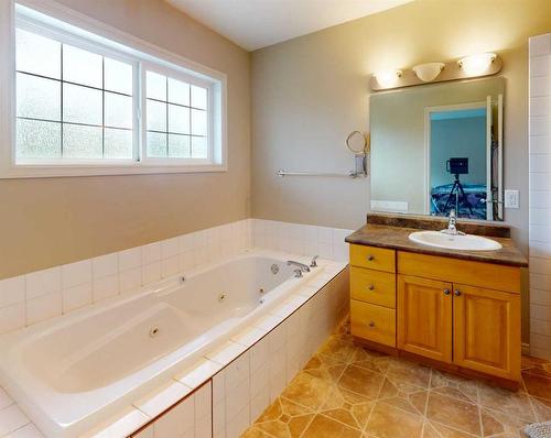 102-13441 Twp Rd 665A, Lac La Biche, AB - Indoor Photo Showing Bathroom