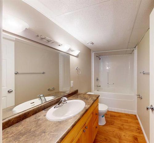 102-13441 Twp Rd 665A, Lac La Biche, AB - Indoor Photo Showing Bathroom