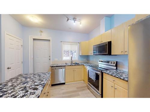 7103-200 Lougheed Drive, Fort Mcmurray, AB - Indoor Photo Showing Kitchen With Double Sink