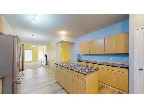 7103-200 Lougheed Drive, Fort Mcmurray, AB - Indoor Photo Showing Kitchen