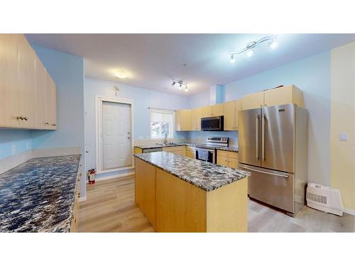 7103-200 Lougheed Drive, Fort Mcmurray, AB - Indoor Photo Showing Kitchen