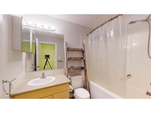 7103-200 Lougheed Drive, Fort Mcmurray, AB - Indoor Photo Showing Bathroom