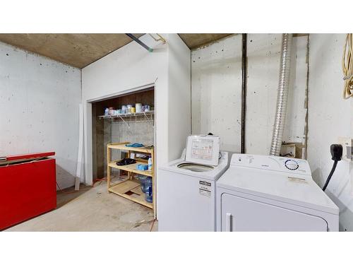 7103-200 Lougheed Drive, Fort Mcmurray, AB - Indoor Photo Showing Laundry Room