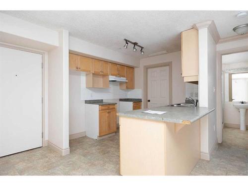 2301-38 Riedel Street, Fort Mcmurray, AB - Indoor Photo Showing Kitchen