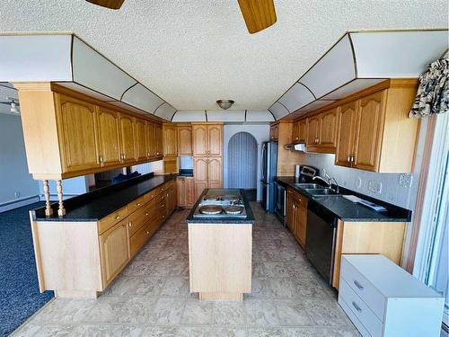 938,13441 665A Twp Rd, Beaver Lake, AB - Indoor Photo Showing Kitchen With Double Sink