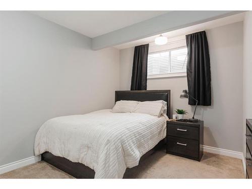 176 Mountain Avens Crescent, Fort Mcmurray, AB - Indoor Photo Showing Bedroom