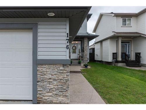 176 Mountain Avens Crescent, Fort Mcmurray, AB - Outdoor With Facade