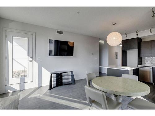 233-10218 King Street, Fort Mcmurray, AB - Indoor Photo Showing Dining Room