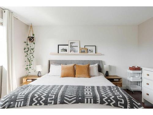 101 Lanauze Street, Fort Mcmurray, AB - Indoor Photo Showing Bedroom