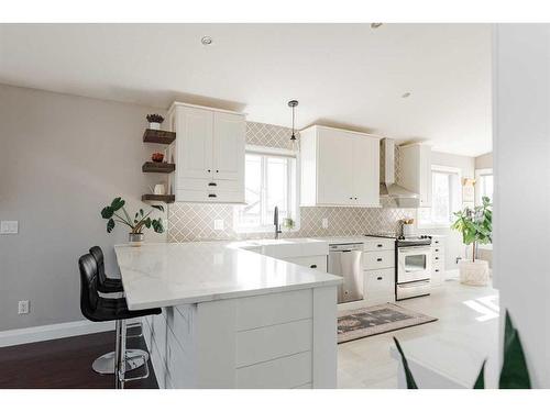 101 Lanauze Street, Fort Mcmurray, AB - Indoor Photo Showing Kitchen With Upgraded Kitchen