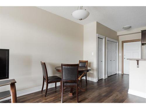 303-9919 Gordon Avenue, Fort Mcmurray, AB - Indoor Photo Showing Dining Room