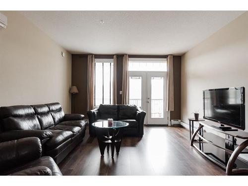 303-9919 Gordon Avenue, Fort Mcmurray, AB - Indoor Photo Showing Living Room