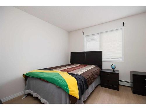 541-200 Richard Street, Fort Mcmurray, AB - Indoor Photo Showing Bedroom