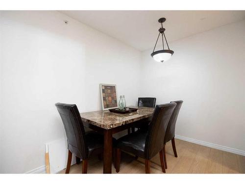 541-200 Richard Street, Fort Mcmurray, AB - Indoor Photo Showing Dining Room