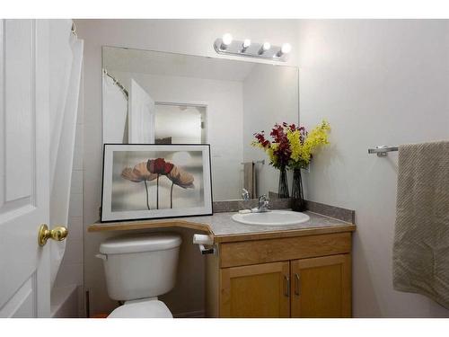 541-200 Richard Street, Fort Mcmurray, AB - Indoor Photo Showing Bathroom