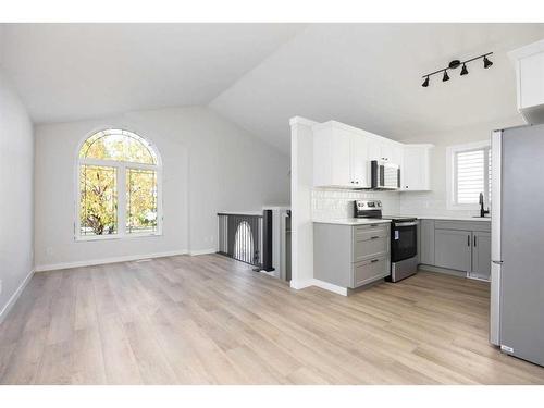 129 Diefenbaker Drive, Fort Mcmurray, AB - Indoor Photo Showing Kitchen