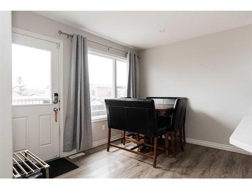 221 Lynx Crescent, Fort Mcmurray, AB - Indoor Photo Showing Dining Room