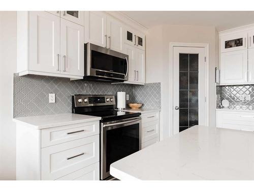 221 Lynx Crescent, Fort Mcmurray, AB - Indoor Photo Showing Kitchen