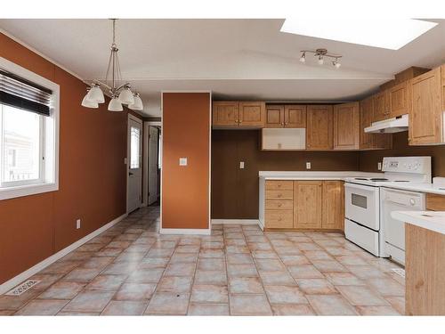 104 Grecian Place, Fort Mcmurray, AB - Indoor Photo Showing Kitchen