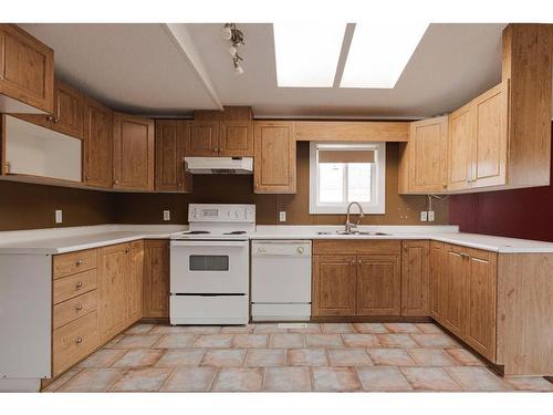 104 Grecian Place, Fort Mcmurray, AB - Indoor Photo Showing Kitchen With Double Sink