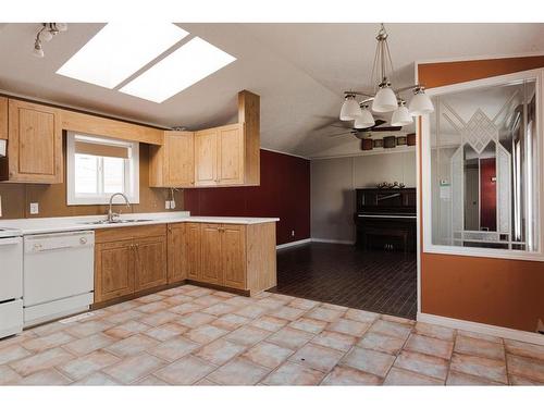 104 Grecian Place, Fort Mcmurray, AB - Indoor Photo Showing Kitchen