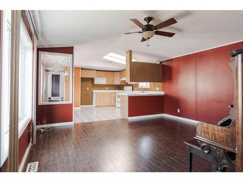 104 Grecian Place, Fort Mcmurray, AB - Indoor Photo Showing Kitchen