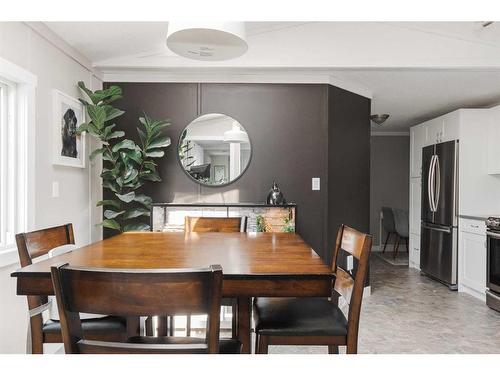 200 Greely Road, Fort Mcmurray, AB - Indoor Photo Showing Dining Room