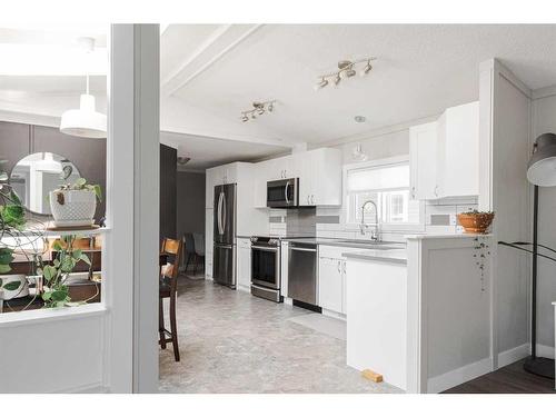 200 Greely Road, Fort Mcmurray, AB - Indoor Photo Showing Kitchen