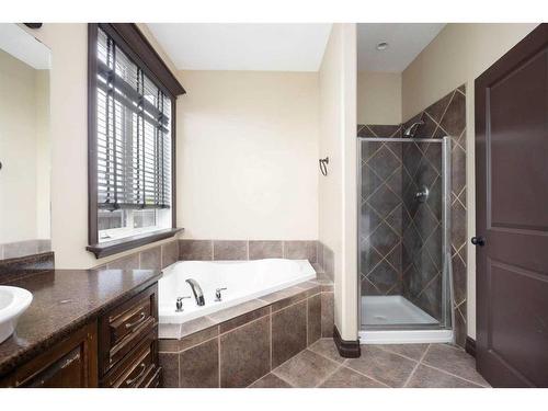 165 Paris Crescent, Fort Mcmurray, AB - Indoor Photo Showing Bathroom