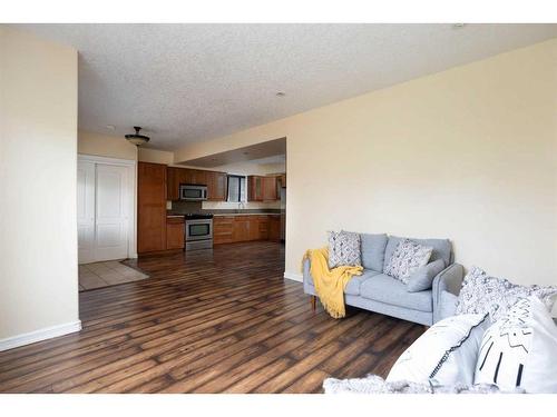 165 Paris Crescent, Fort Mcmurray, AB - Indoor Photo Showing Living Room