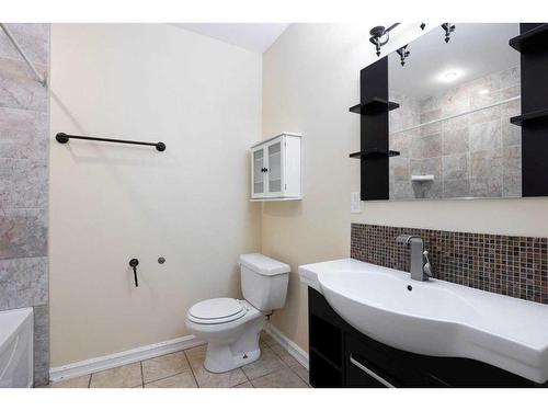 165 Paris Crescent, Fort Mcmurray, AB - Indoor Photo Showing Bathroom