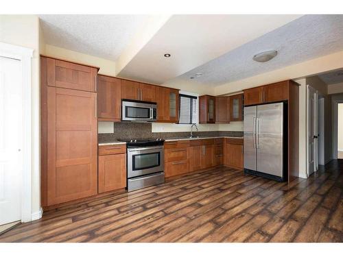 165 Paris Crescent, Fort Mcmurray, AB - Indoor Photo Showing Kitchen