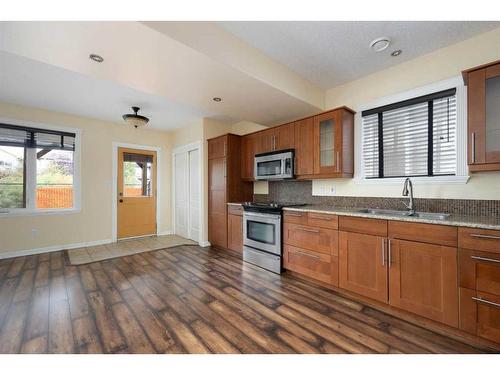 165 Paris Crescent, Fort Mcmurray, AB - Indoor Photo Showing Kitchen With Double Sink